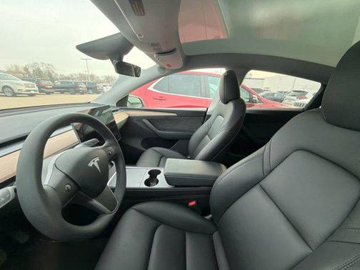 Pearl White Multi-Coat 2024 Tesla Model Y Long Range