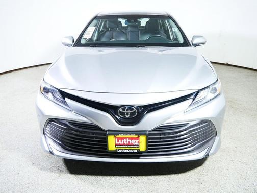 Celestial Silver Metallic 2018 Toyota Camry XLE