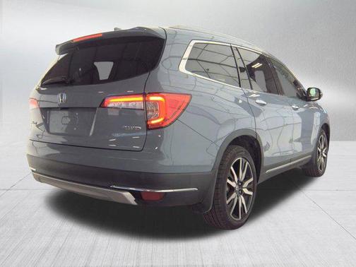 Sonic Gray Pearl 2022 Honda Pilot Elite