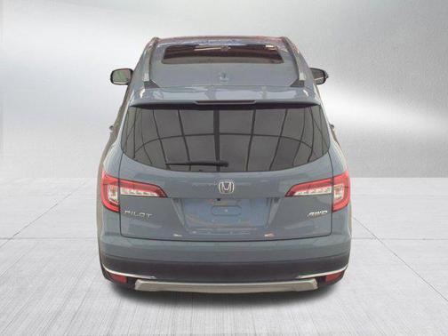 Sonic Gray Pearl 2022 Honda Pilot Elite