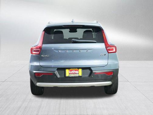 2023 Volvo XC40 Core