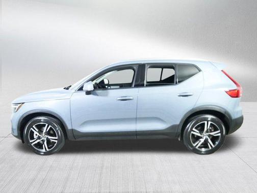 2023 Volvo XC40 Core