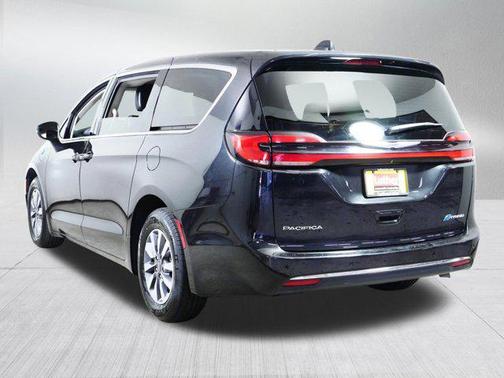 Brilliant Black Crystal Pearlcoat 2023 Chrysler Pacifica Hybrid Touring L