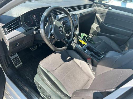 Pure White 2019 Volkswagen Arteon 2.0T SE 4MOTION