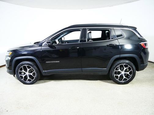 Diamond Black Crystal Pearlcoat 2024 Jeep Compass Limited