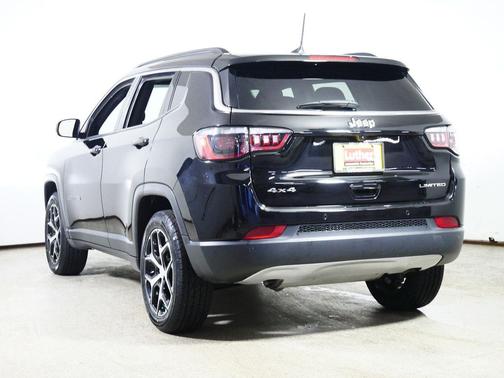 Diamond Black Crystal Pearlcoat 2024 Jeep Compass Limited