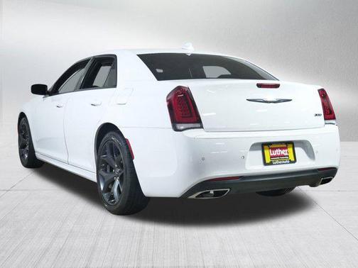 2022 Chrysler 300 Touring