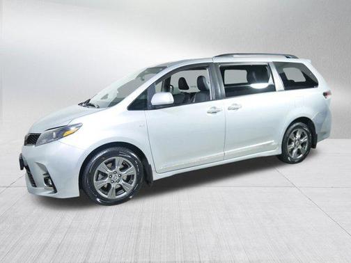 2020 Toyota Sienna SE