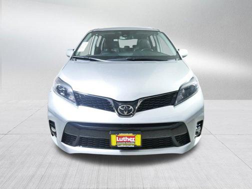 2020 Toyota Sienna SE