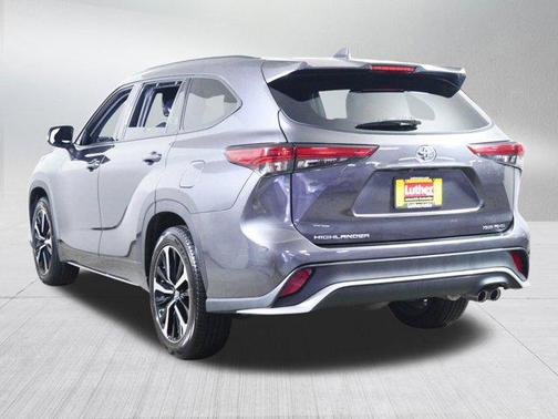 Magnetic Gray Metallic 2021 Toyota Highlander XSE