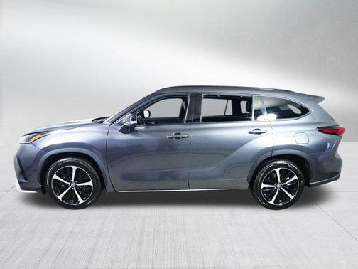 Magnetic Gray Metallic 2021 Toyota Highlander XSE