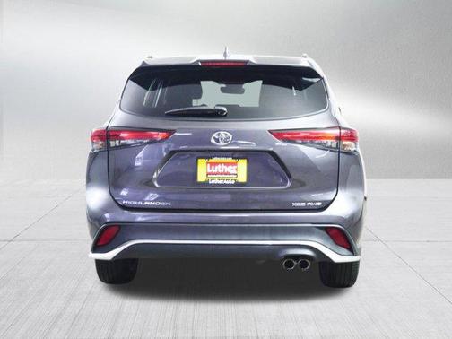 Magnetic Gray Metallic 2021 Toyota Highlander XSE