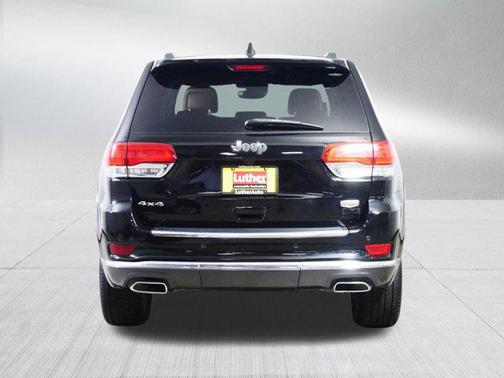 Diamond Black Crystal Pearlcoat 2017 Jeep Grand Cherokee Summit