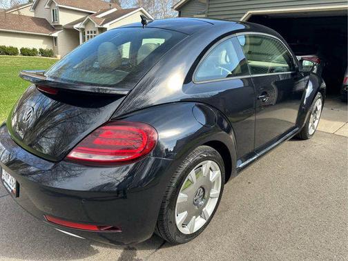 Deep Black Pearl 2017 Volkswagen Beetle 1.8T SEL