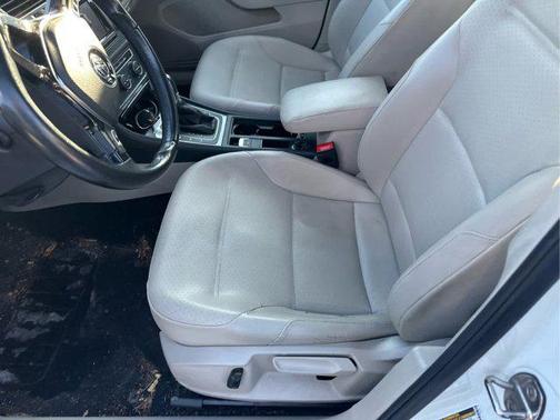 2015 Volkswagen e-Golf SEL Premium