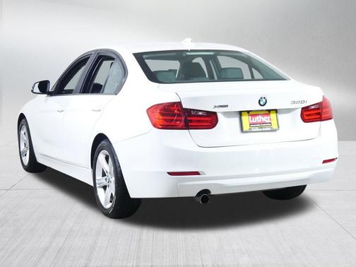 Alpine White 2015 BMW 320 i