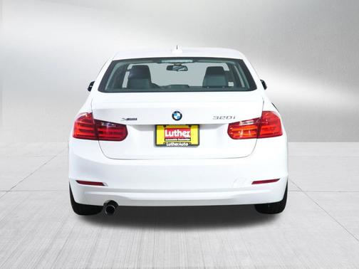 Alpine White 2015 BMW 320 i