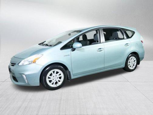2013 Toyota Prius v Five