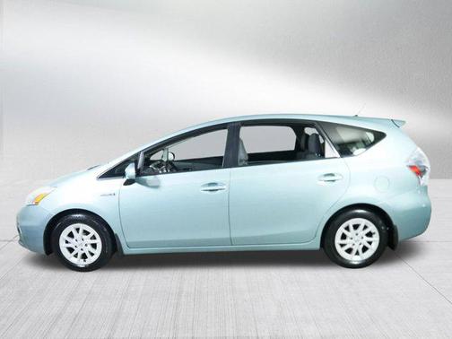 2013 Toyota Prius v Five