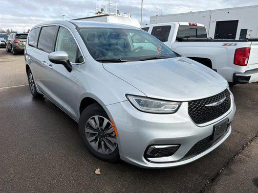 Silver Mist Clearcoat 2023 Chrysler Pacifica Hybrid Touring L