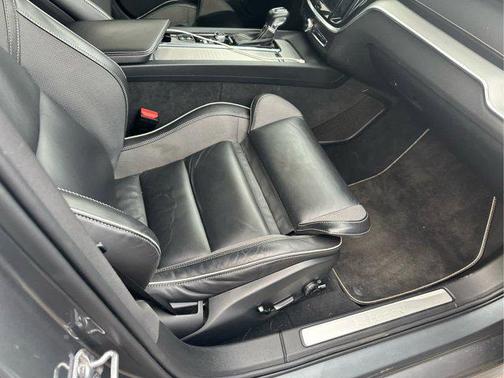 2020 Volvo V60 T5 R-Design