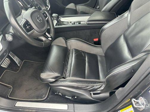 2020 Volvo V60 T5 R-Design