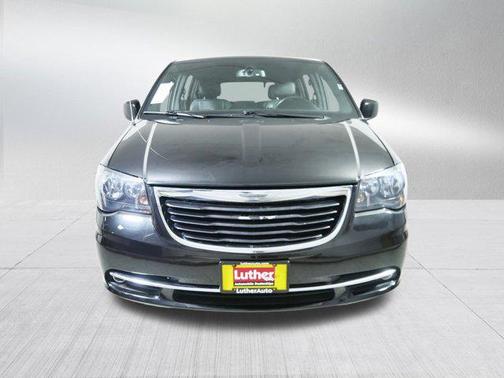 2016 Chrysler Town & Country S