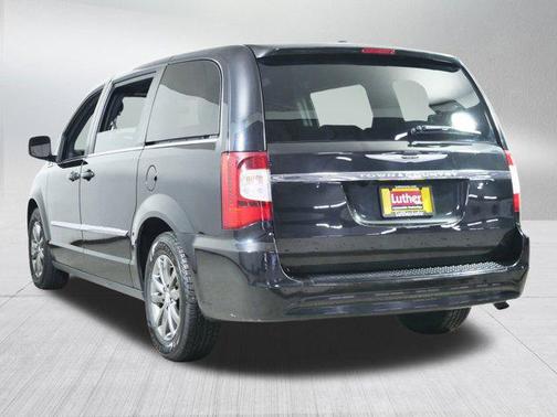 2016 Chrysler Town & Country S