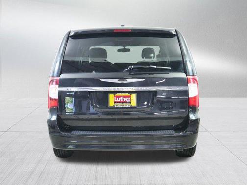 2016 Chrysler Town & Country S