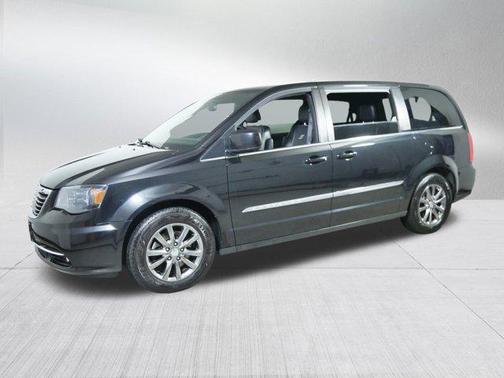 2016 Chrysler Town & Country S