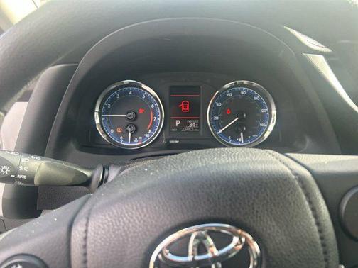 Super White 2017 Toyota Corolla LE