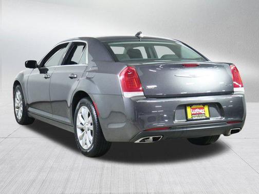 2018 Chrysler 300 Touring