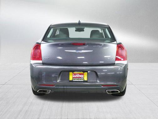 2018 Chrysler 300 Touring