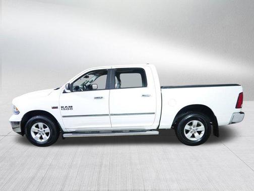 Bright White Clearcoat 2017 RAM 1500 SLT