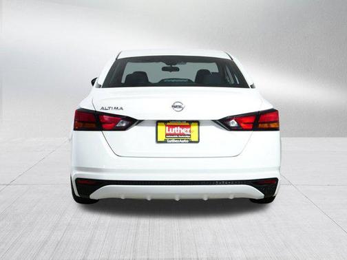Glacier White 2022 Nissan Altima 2.5 S