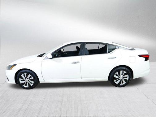 Glacier White 2022 Nissan Altima 2.5 S