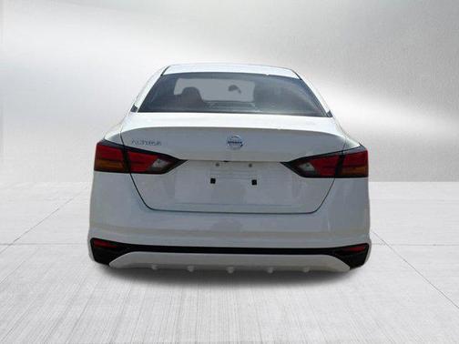 Glacier White 2022 Nissan Altima 2.5 S