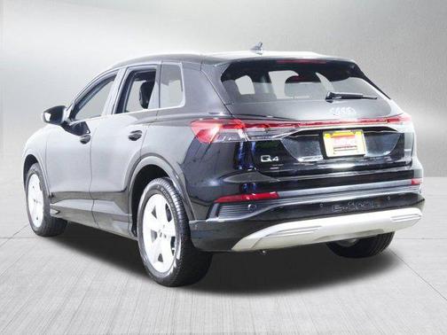 2022 Audi e-tron Premium Plus