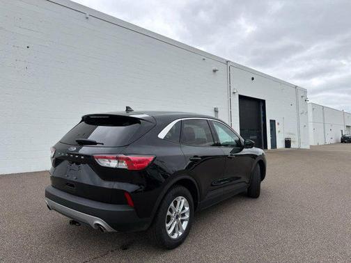 Agate Black Metallic 2022 Ford Escape SE