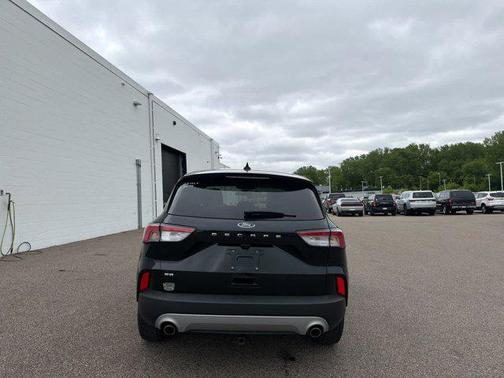 Agate Black Metallic 2022 Ford Escape SE
