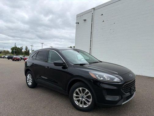 Agate Black Metallic 2022 Ford Escape SE
