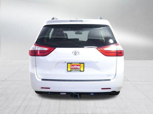 2016 Toyota Sienna XLE