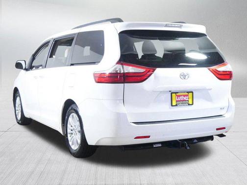 2016 Toyota Sienna XLE