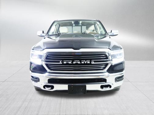 Diamond Black Crystal Pearlcoat 2020 RAM 1500 Laramie