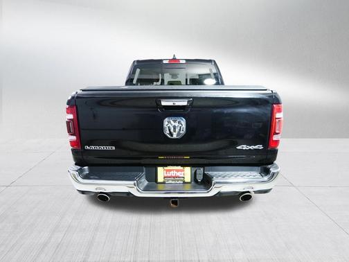 Diamond Black Crystal Pearlcoat 2020 RAM 1500 Laramie