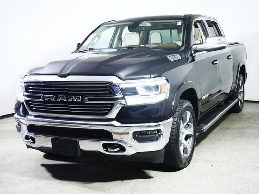 Diamond Black Crystal Pearlcoat 2020 RAM 1500 Laramie