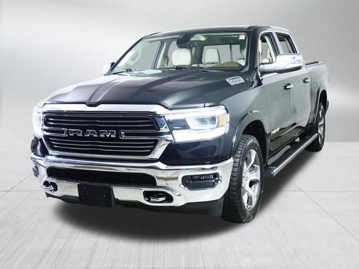 Diamond Black Crystal Pearlcoat 2020 RAM 1500 Laramie