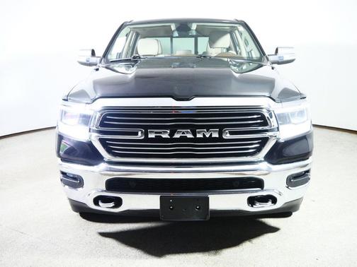 Diamond Black Crystal Pearlcoat 2020 RAM 1500 Laramie
