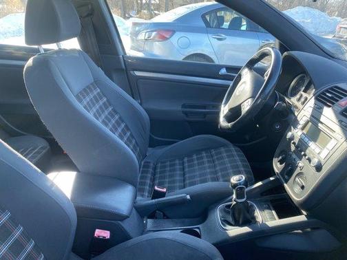 Photo 4 of 7 of 2009 Volkswagen GTI 4-Door