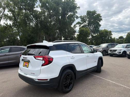Summit White 2022 GMC Terrain AT4